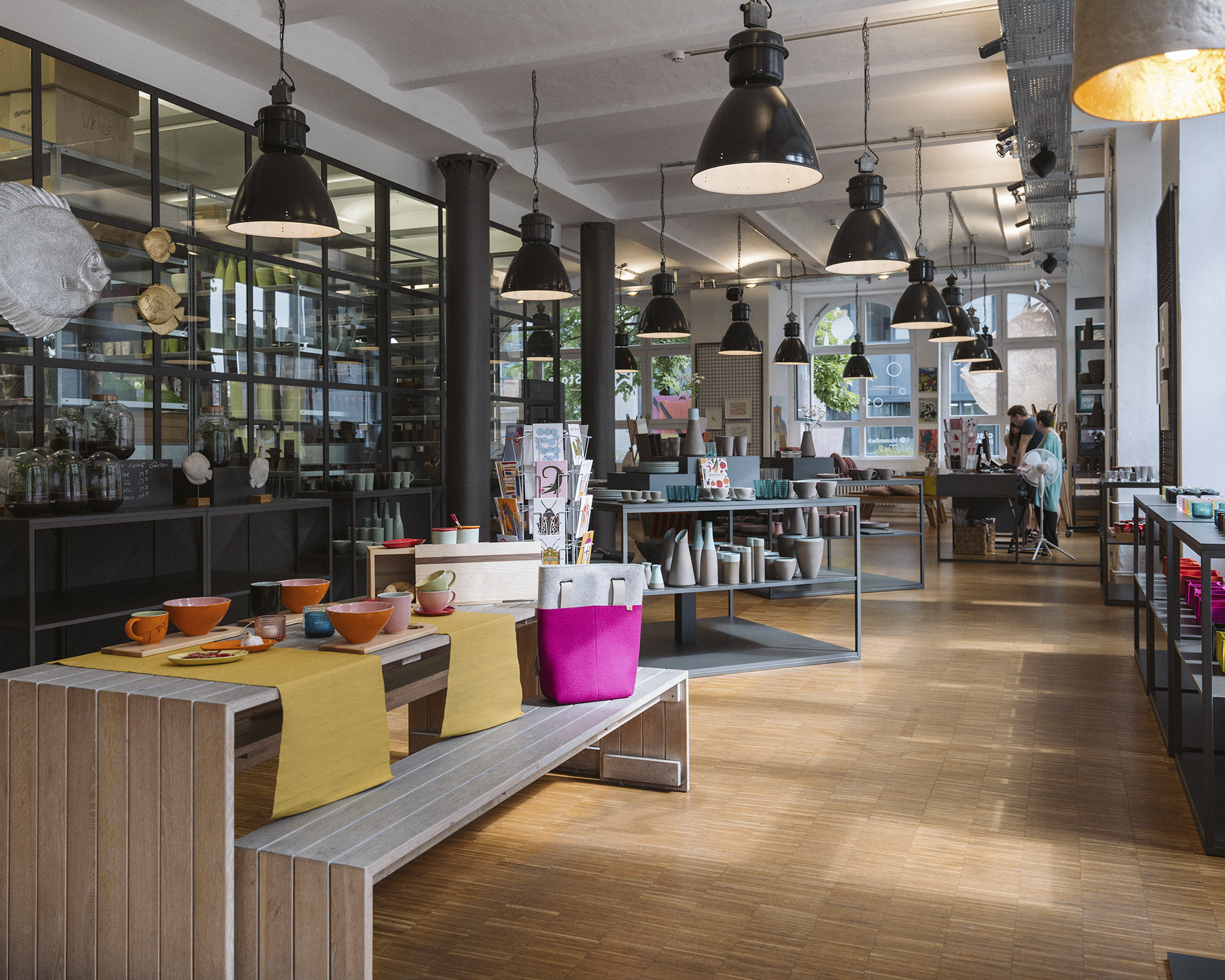 Blumenfisch Store in Berlin mit Cat-on Kratzmöbeln in Berlin