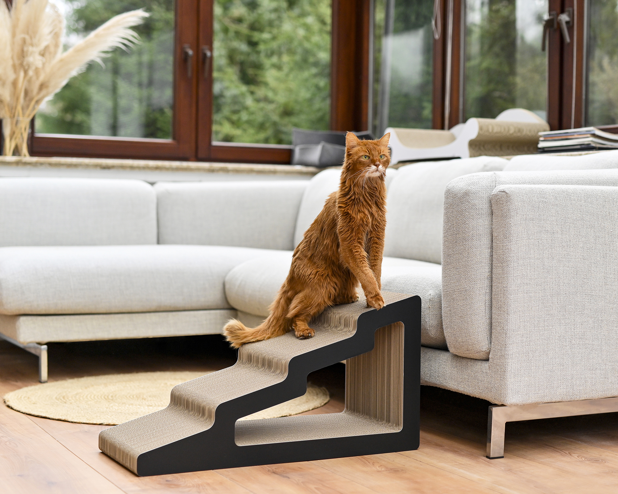 Stylish scratching board – perfect relaxation spot for cats dark Cool cat standing on the stylish Kaidan scratching staircase crafted from durable corrugated cardboard 2