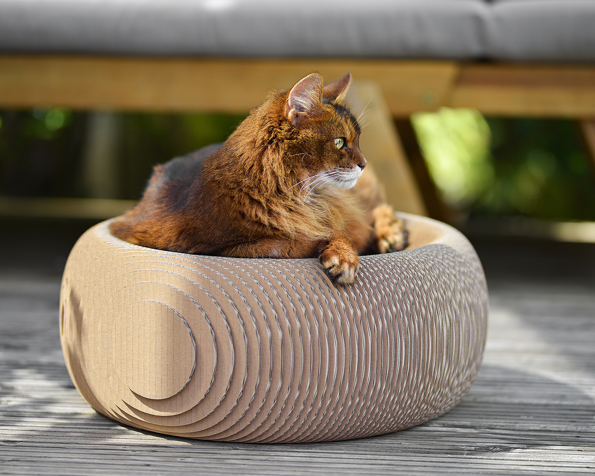 Runder Katzenkorb LE PLOUFF aus Kratzkarton Rundes Design-Katzenmöbel aus Wellpappe zum Schlafen und Kratzen