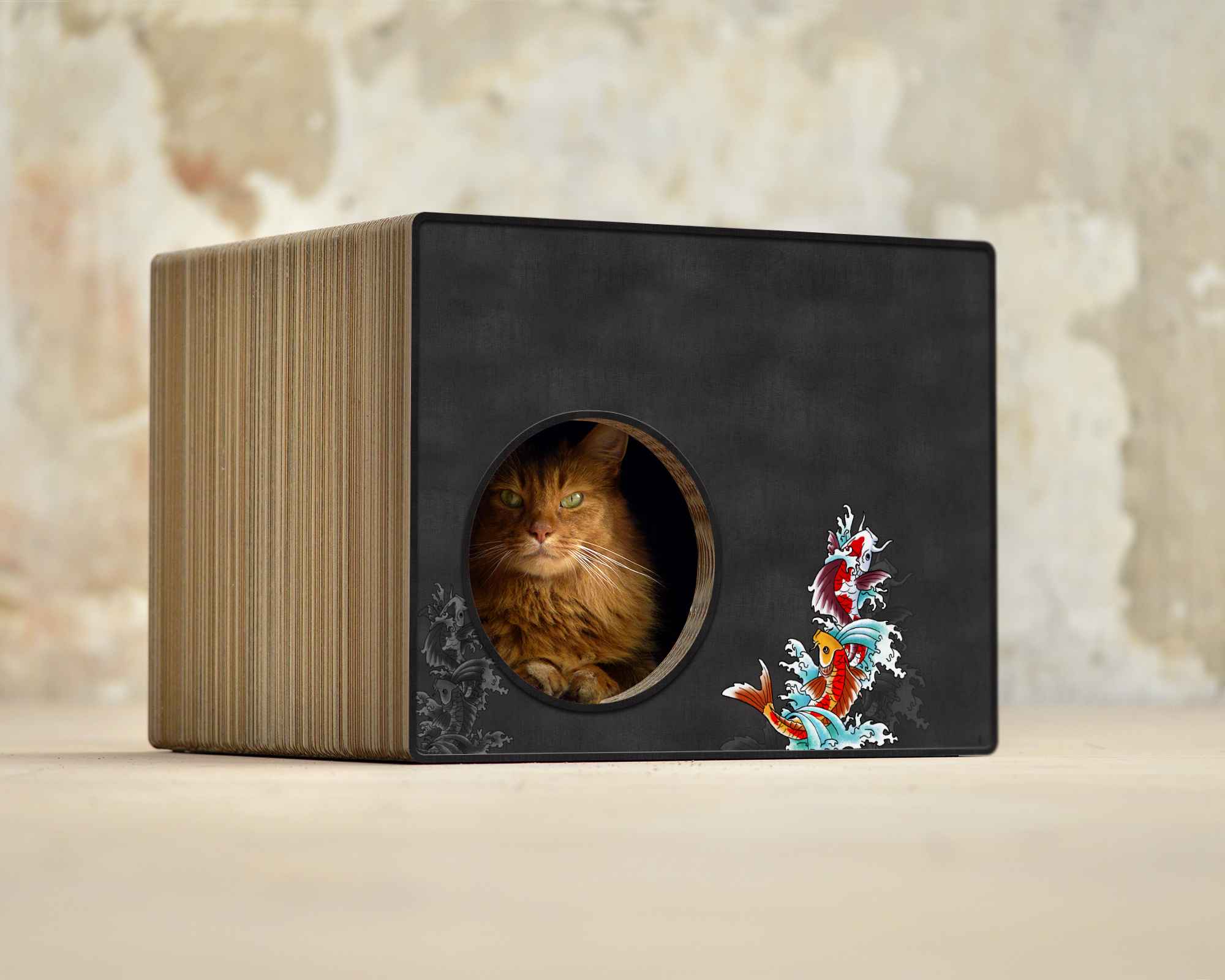 PHREDIA Eckhaus von cat-on, Katze im Inneren des Design-Kratzmöbels aus Wellpappe