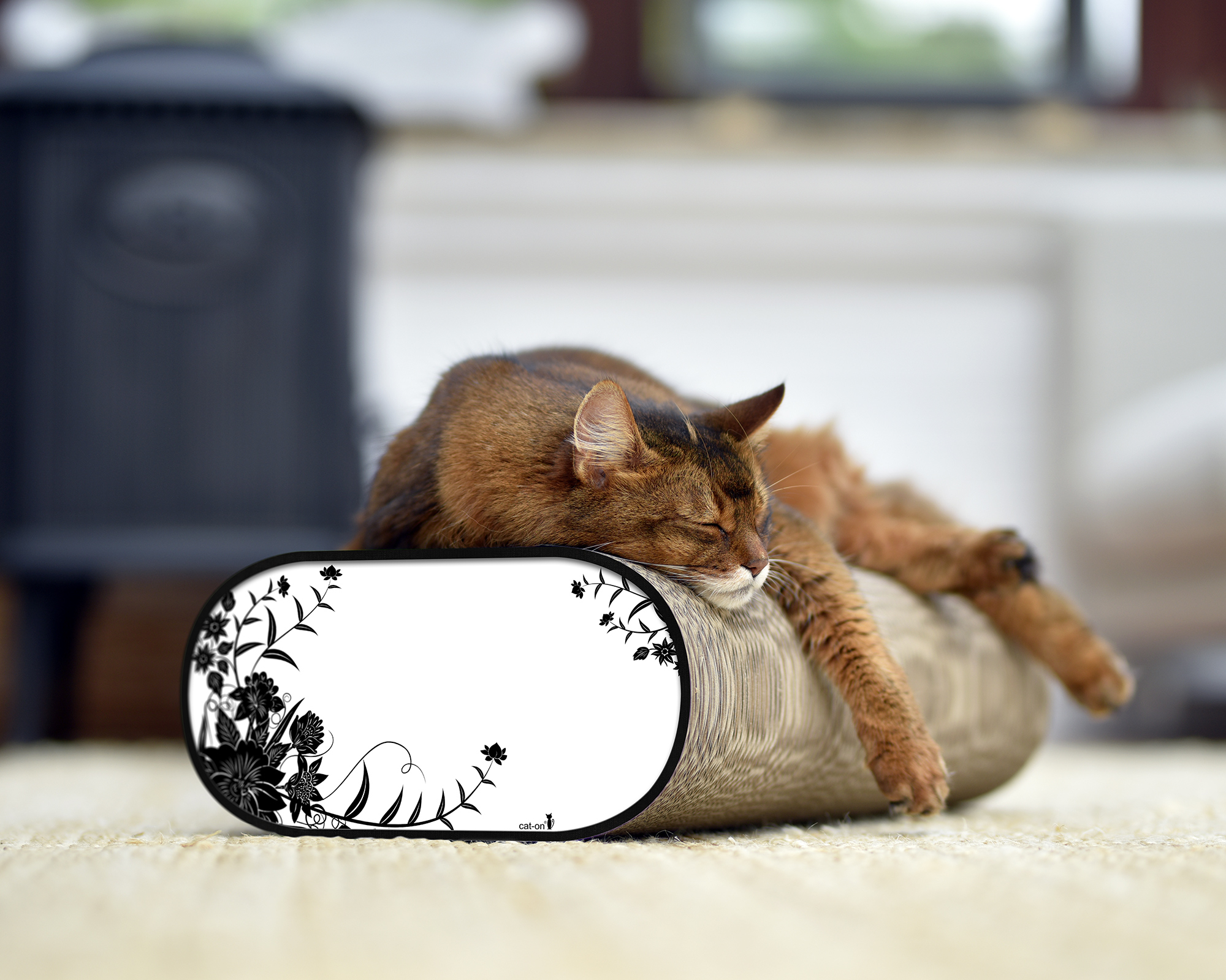 LA BANQUETTE (000C) – dekoratives Kratzbrett aus Wellpappe, Made in Germany.