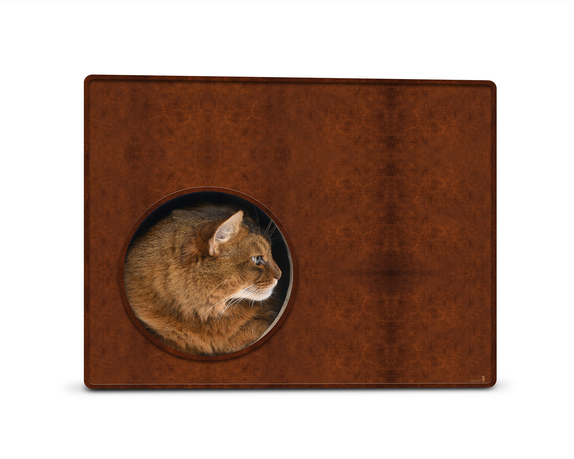 PHREDIA Eckhaus von cat-on, Katze im Inneren des Design-Kratzmöbels aus Wellpappe