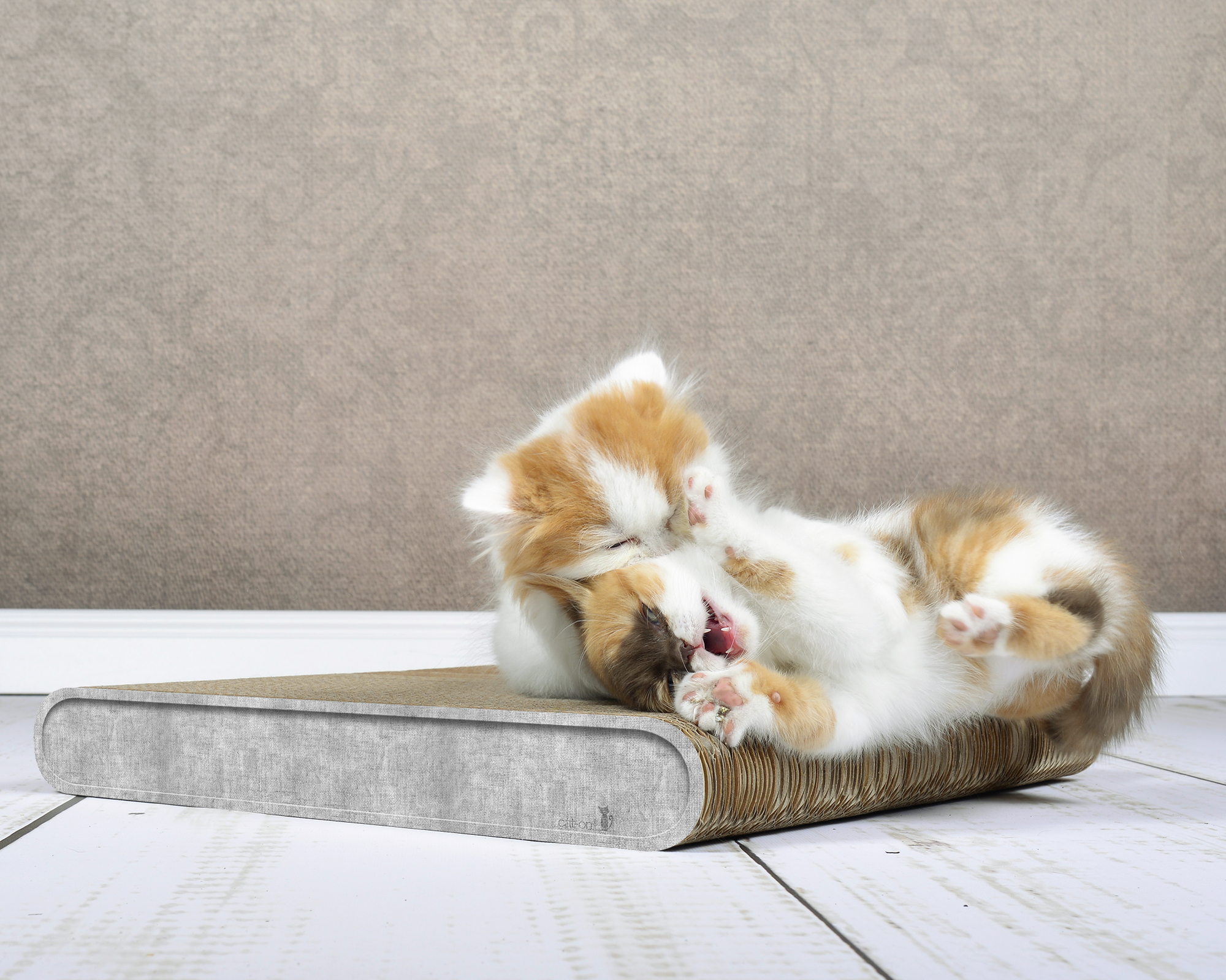 Kratzbrett La Planche in Grau (001) – dezentes Design, langlebige Kratzpappe.