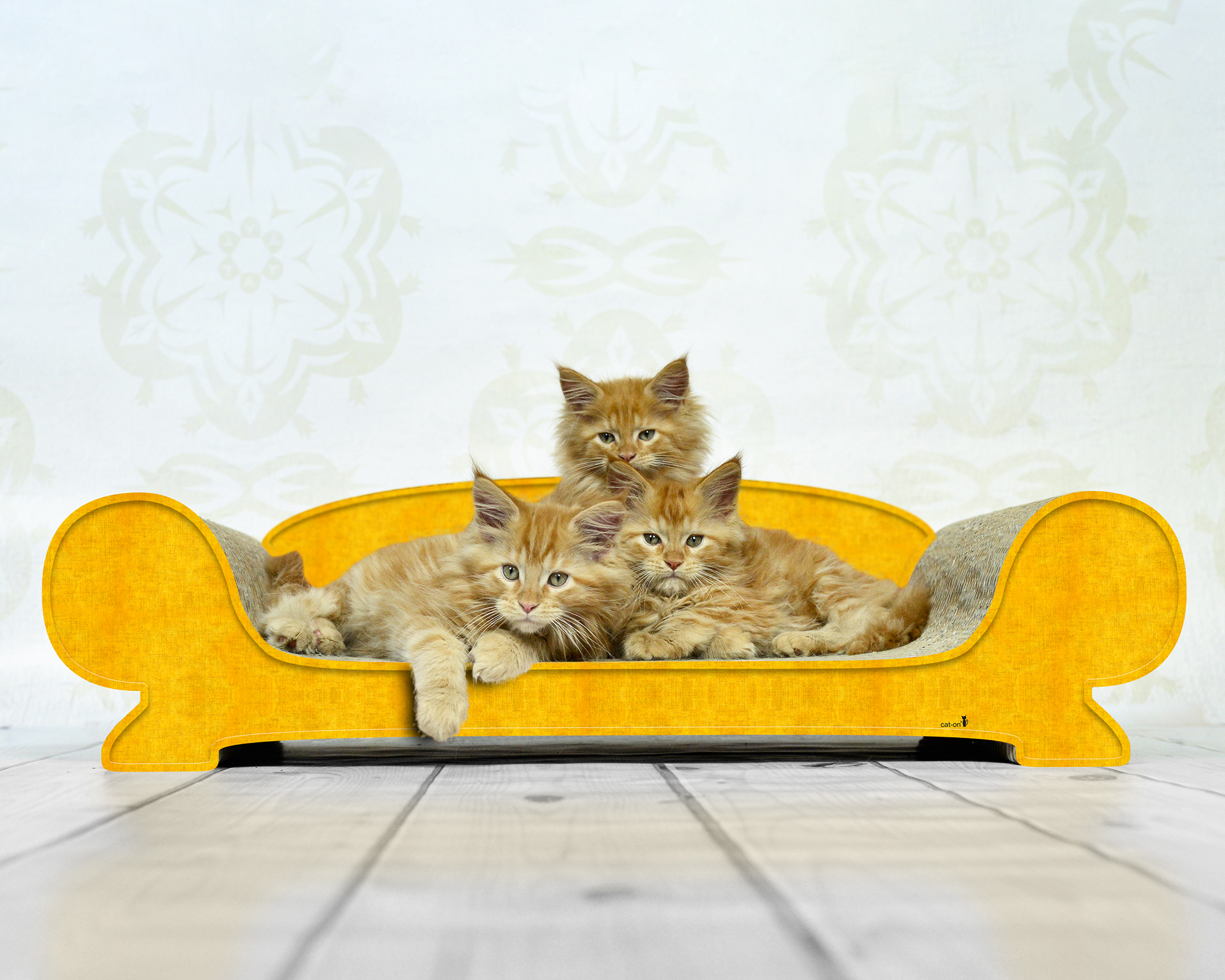 VERTIGE Katzensofa in dunklem Gelb – hochwertiges Kratzmöbel aus Kratzpappe, handgefertigt in Deutschland