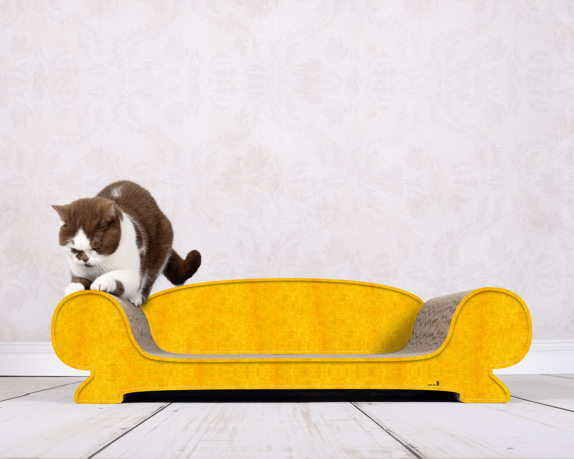 Katzensofa VERTIGE aus gelber Kratzpappe in Seitenansicht – modernes Designmöbel für Katzen