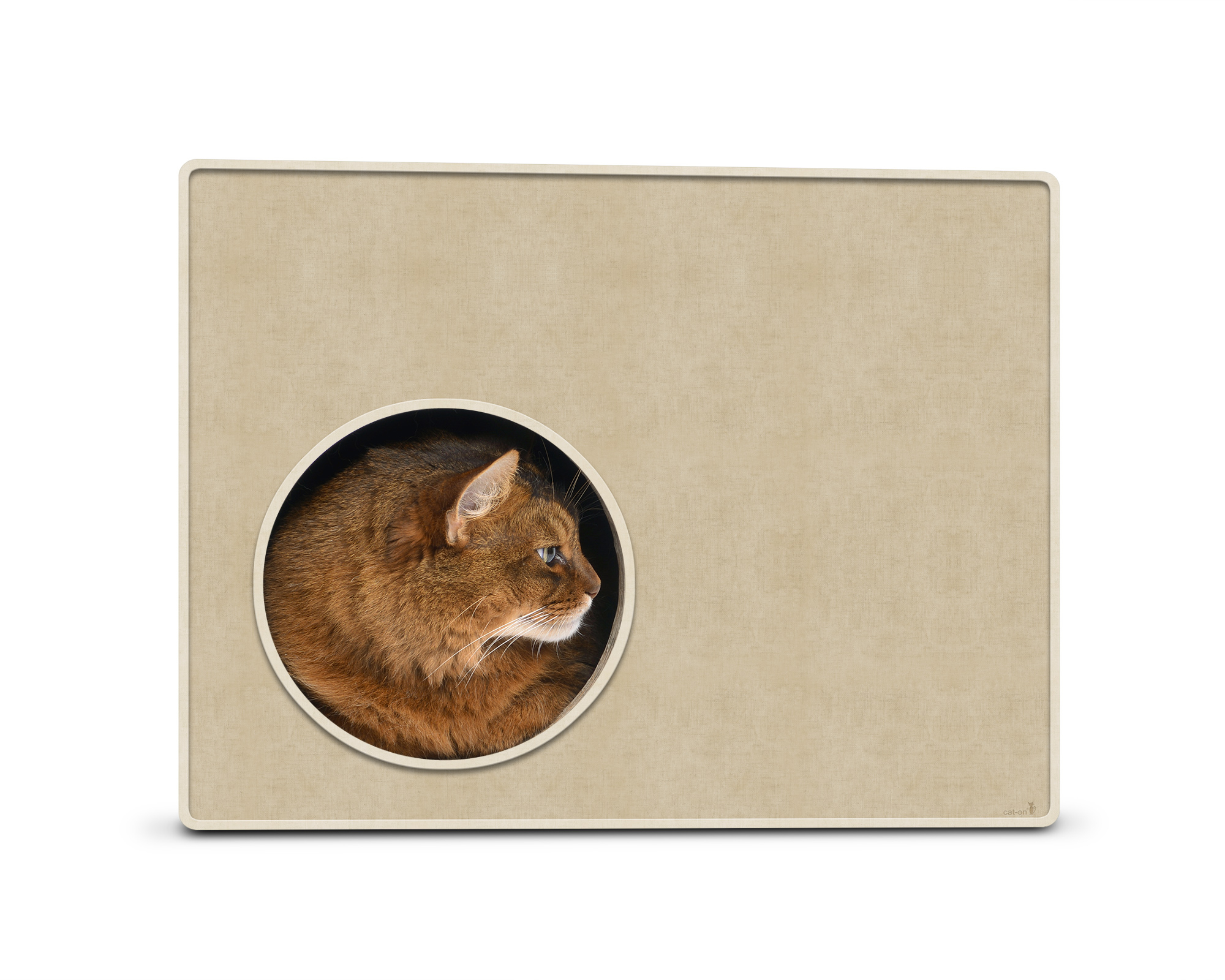 PHREDIA Eckhaus von cat-on, Katze im Inneren des Design-Kratzmöbels aus Wellpappe