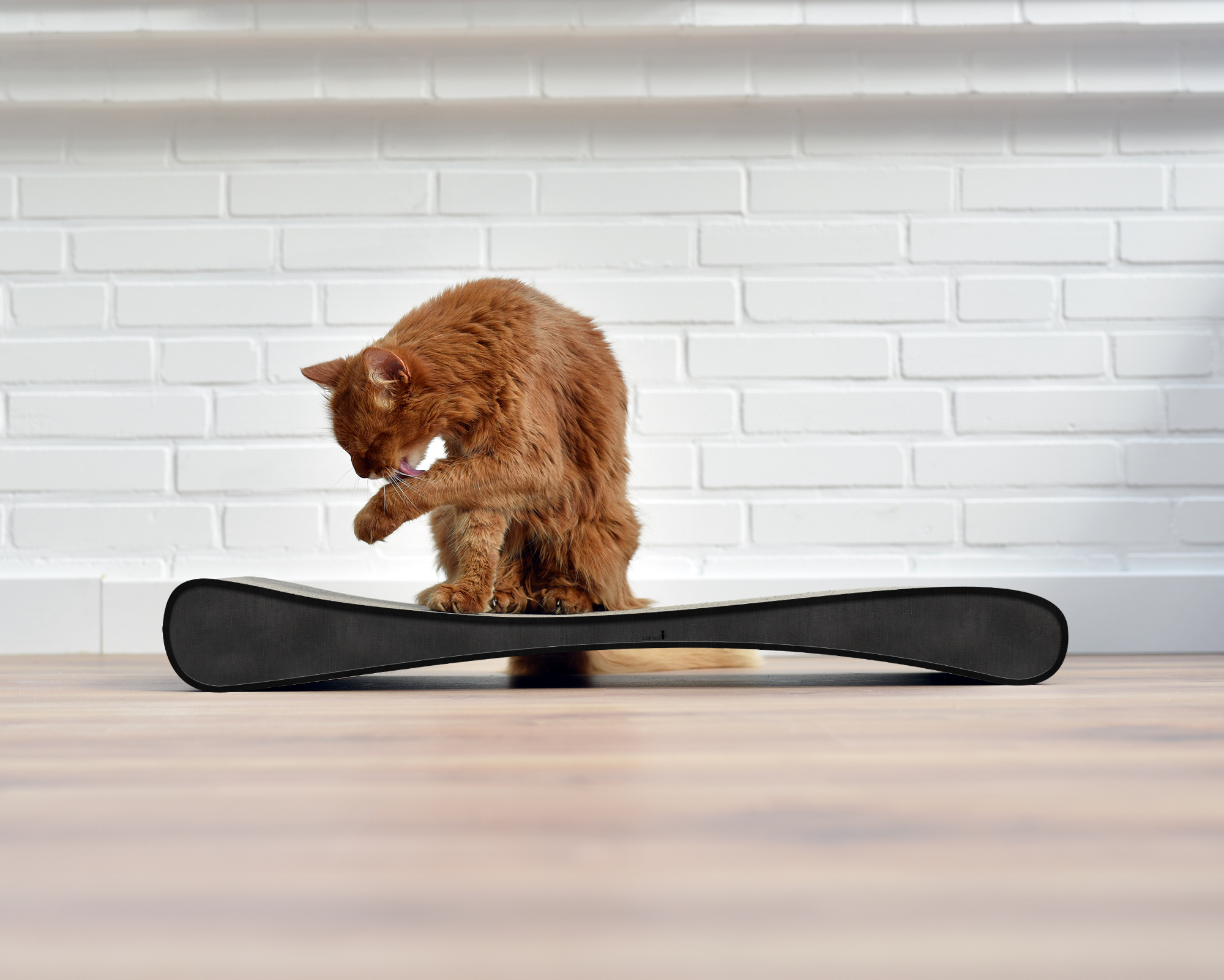 GRATTOIR SLIM LINE – griffoir moderne en carton pour chats de cat-on Planche à griffer design GRATTOIR SLIM LINE en carton ondulé robuste de cat-on