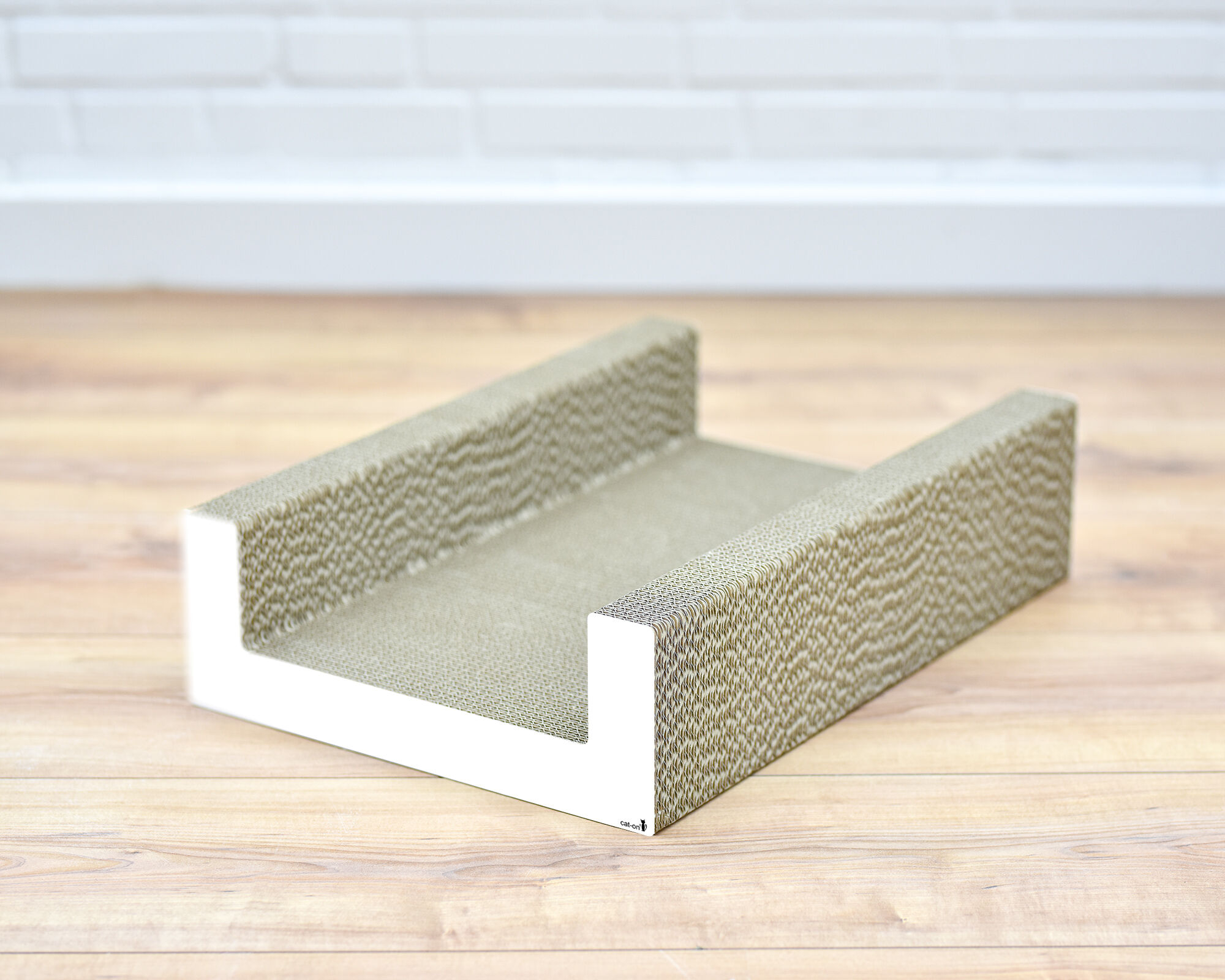 PURRFECT SCRATCH LOUNGE – modern cardboard scratching furniture PURRFECT SCRATCH LOUNGE – a stylish designer scratching lounge made of durable corrugated cardboard, perfect for scratching, playing, and resting.