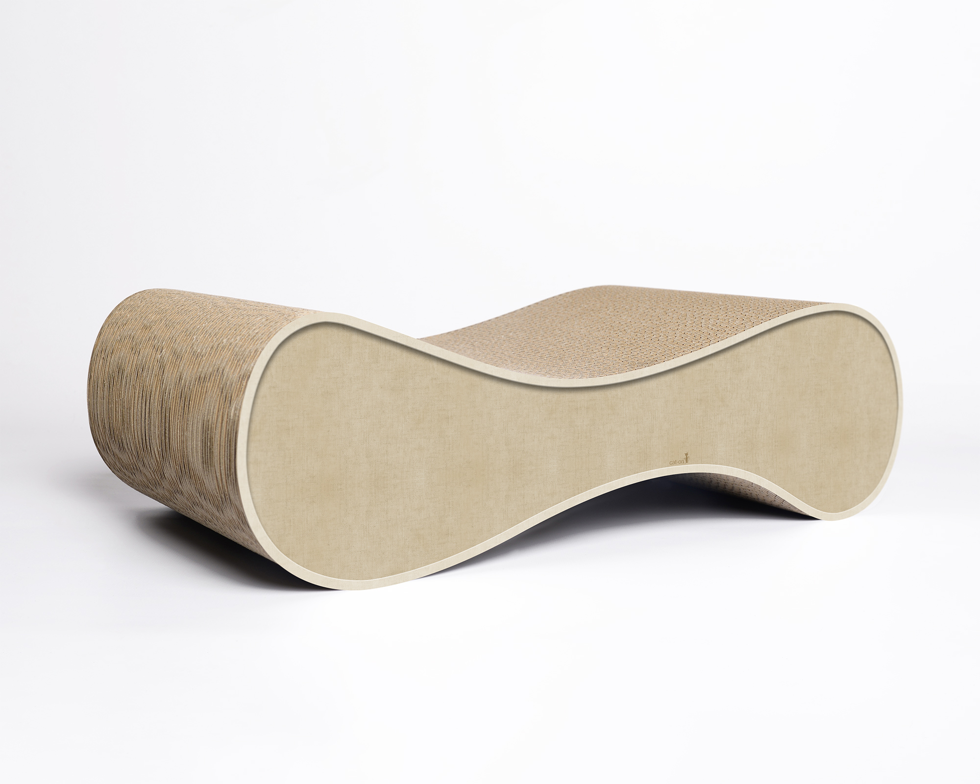 LE VER S Katzensofa in Beige – hochwertiges Katzenmöbel und Liegeplatz aus Kratzpappe, handgefertigt in Deutschland