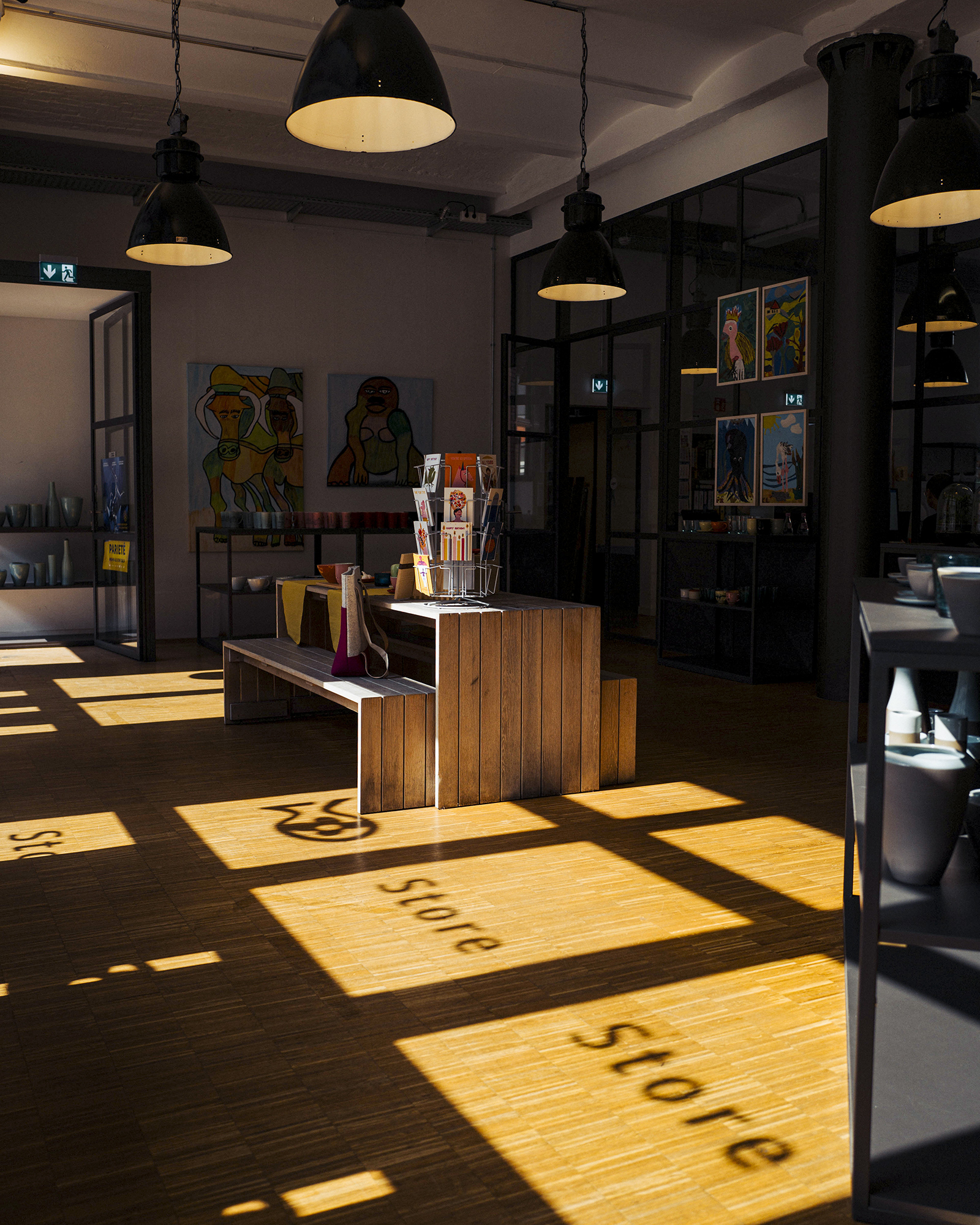 Blumenfisch Store in Berlin mit Tassen und Keramik beim Ikea