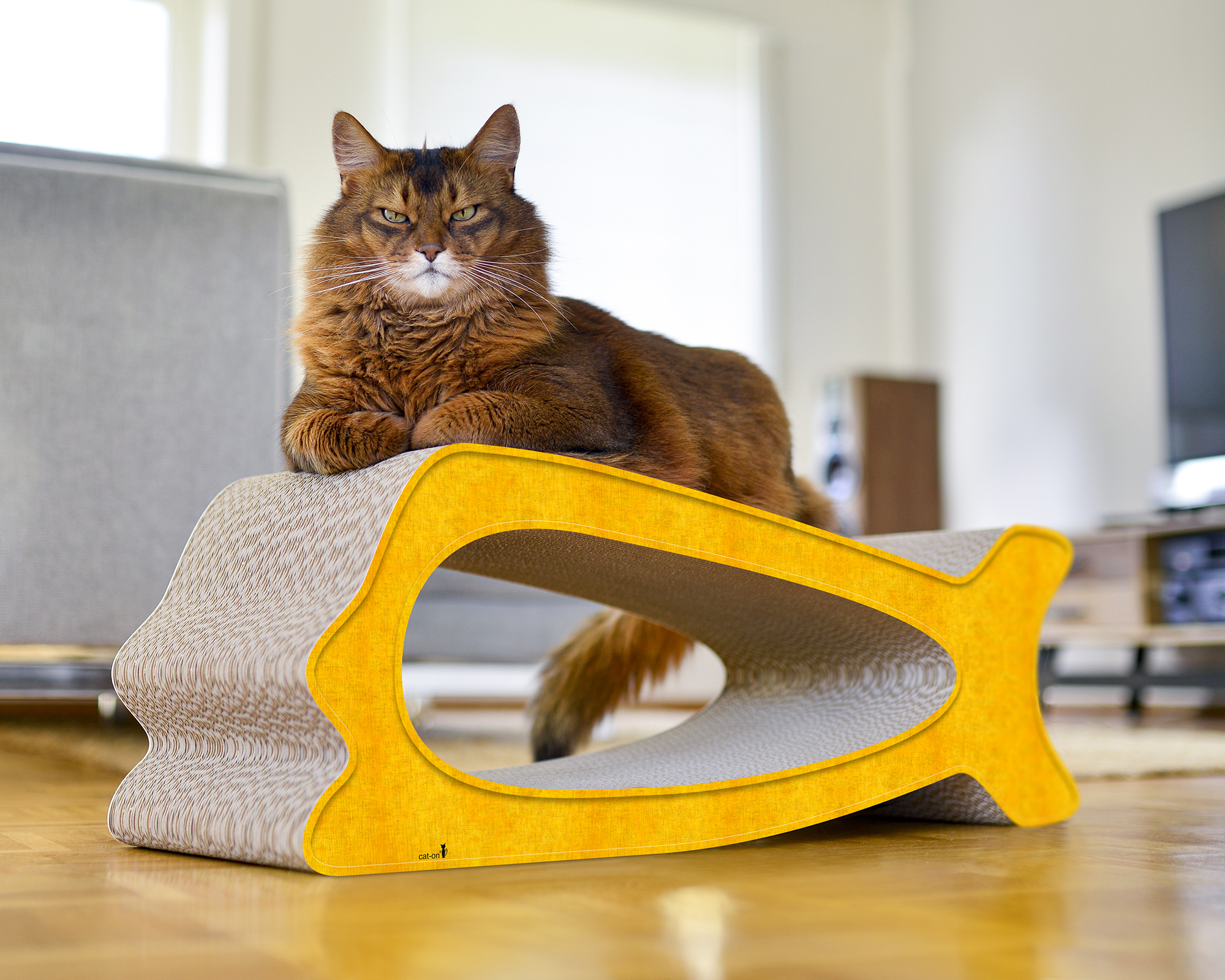 LA BALEINE (004E) – langlebiges Wal-Kratzmöbel in Dunkelgelb.